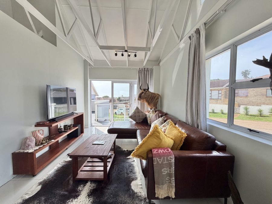 2 Bedroom Property for Sale in Wavecrest Eastern Cape